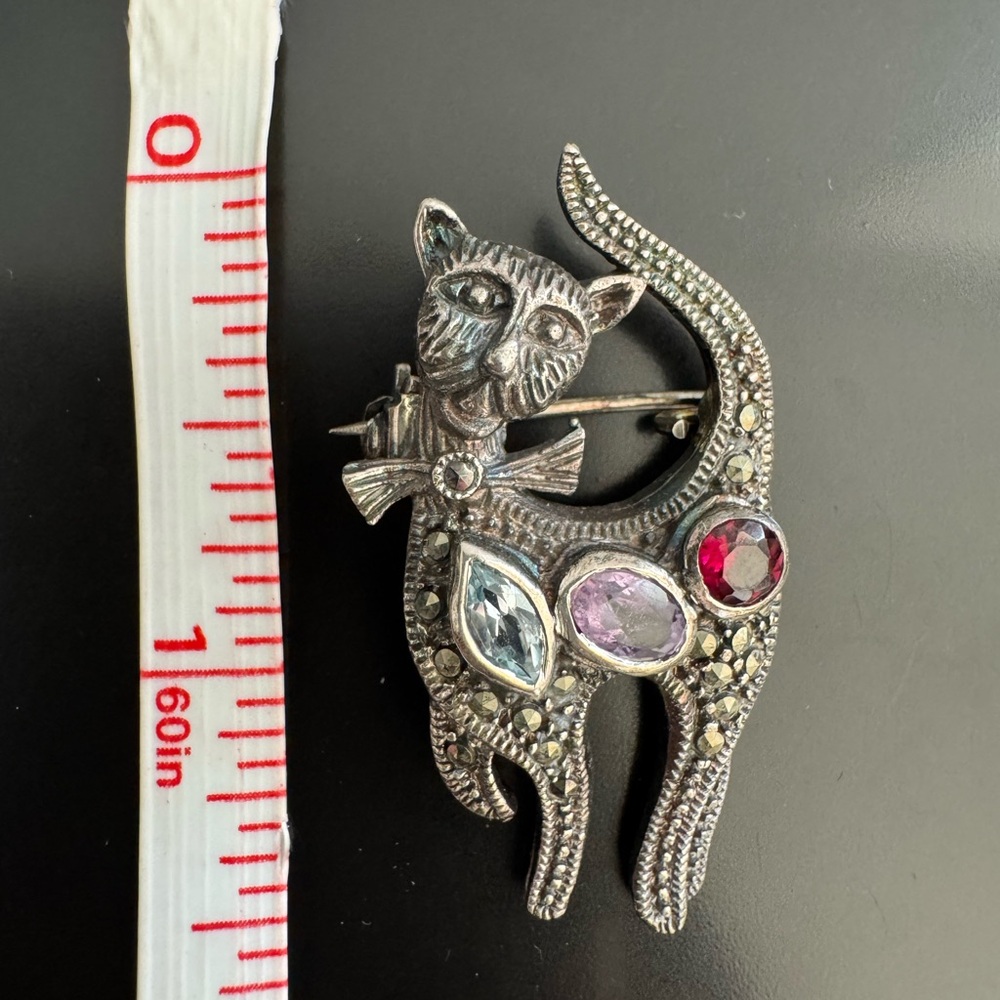 Sterling Silver Marcasite and Gemstone Cat Brooch - Picture 5 of 7